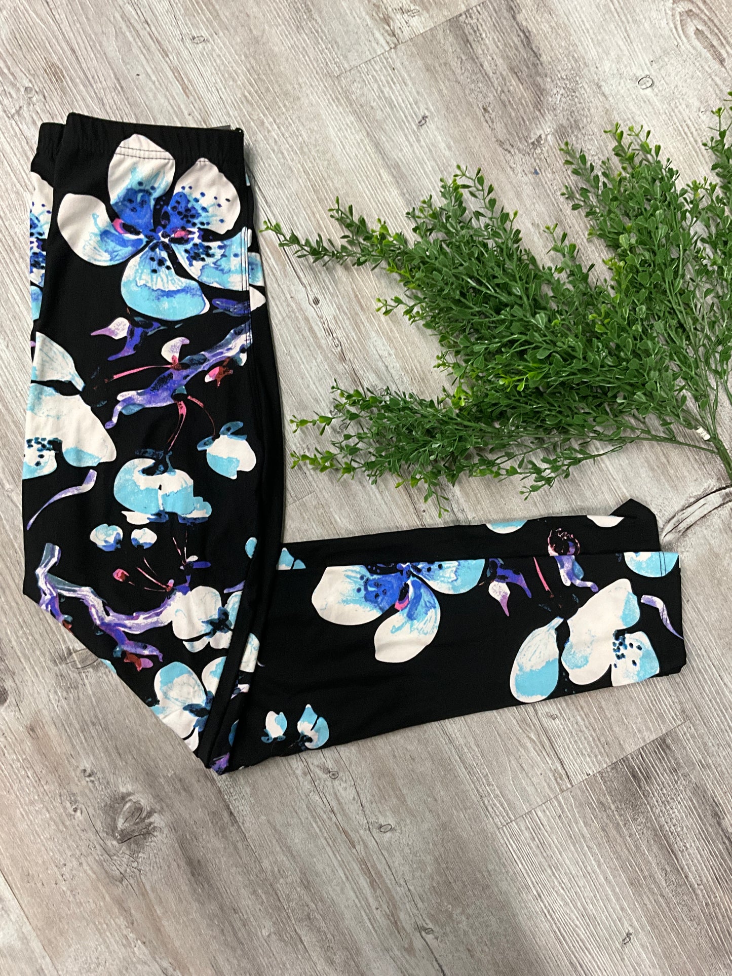 OS BLUE AND WHITE FLOWER LEGGING